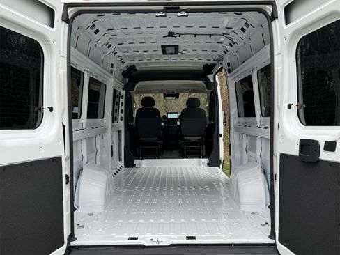 Used 2024 RAM ProMaster 3500 FWD image 3