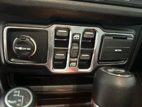 Used 2025 Jeep Wrangler Unlimited Sport AWD/4WD image 26