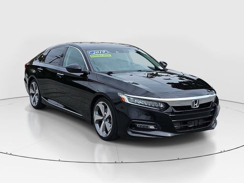 Used 2019 Honda Accord Touring image 3