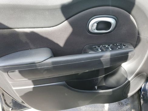 Used 2018 Kia Soul FWD image 18