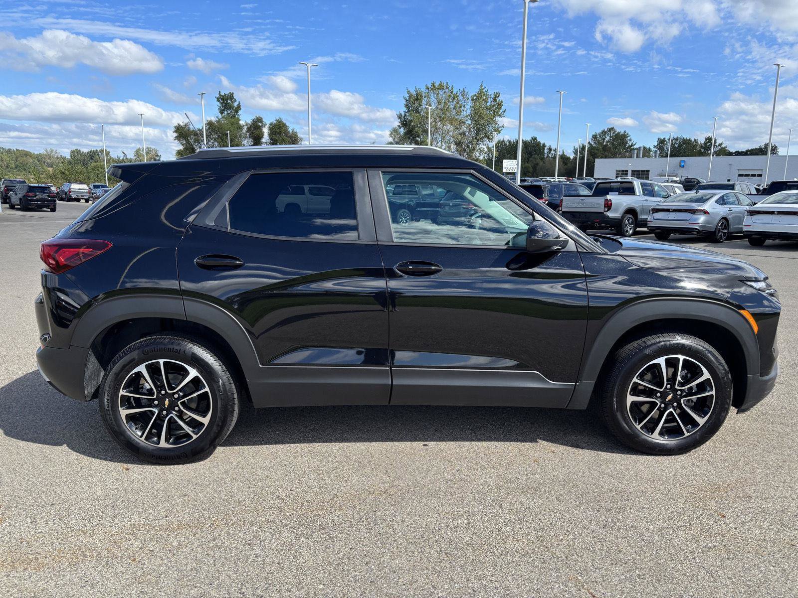 Used 2025 Chevrolet TrailBlazer LT AWD/4WD image 4