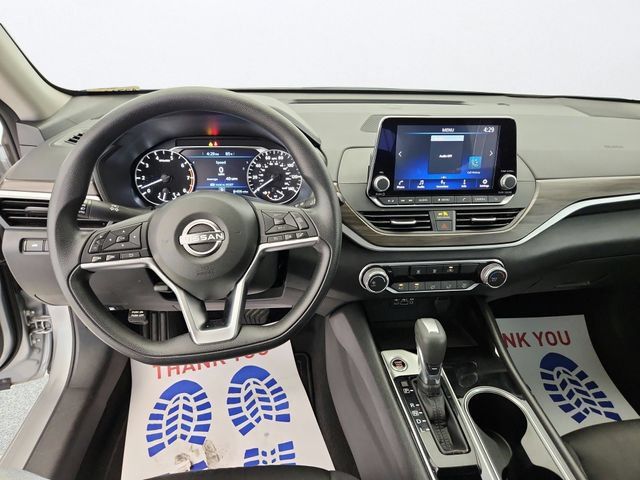 Used 2024 Nissan Altima 2.5 SV FWD image 13