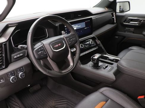 Used 2025 GMC Sierra 1500 AT4 w/ Technology Package AWD/4WD image 22