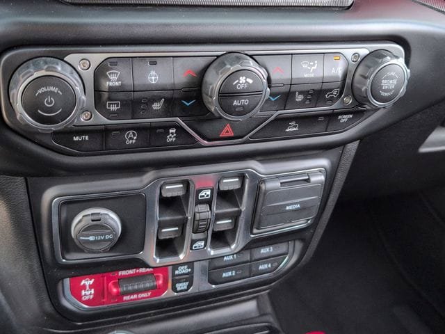 Used 2022 Jeep Wrangler Unlimited Rubicon w/ LED Lighting Group AWD/4WD image 15