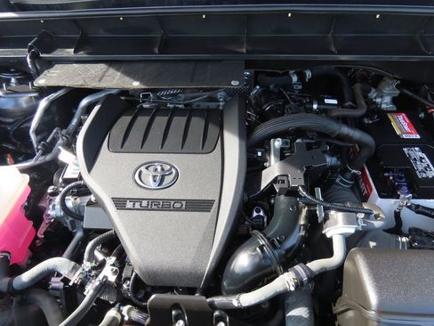 Used 2024 Toyota Highlander Platinum image 28