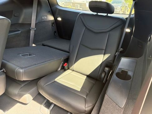 Used 2024 Cadillac XT6 Sport w/ Technology Package AWD/4WD image 9
