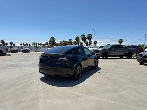 Used 2022 Tesla Model Y Performance AWD/4WD image 3