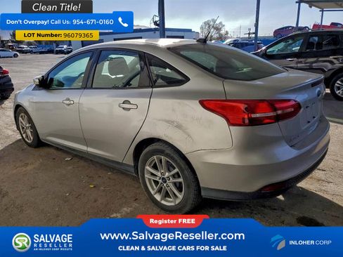 Used 2015 Ford Focus SE image 3