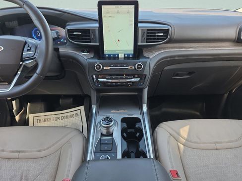 Used 2020 Ford Explorer Platinum w/ Premium Technology Package image 15
