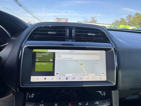 Used 2020 Jaguar F-PACE Prestige image 11