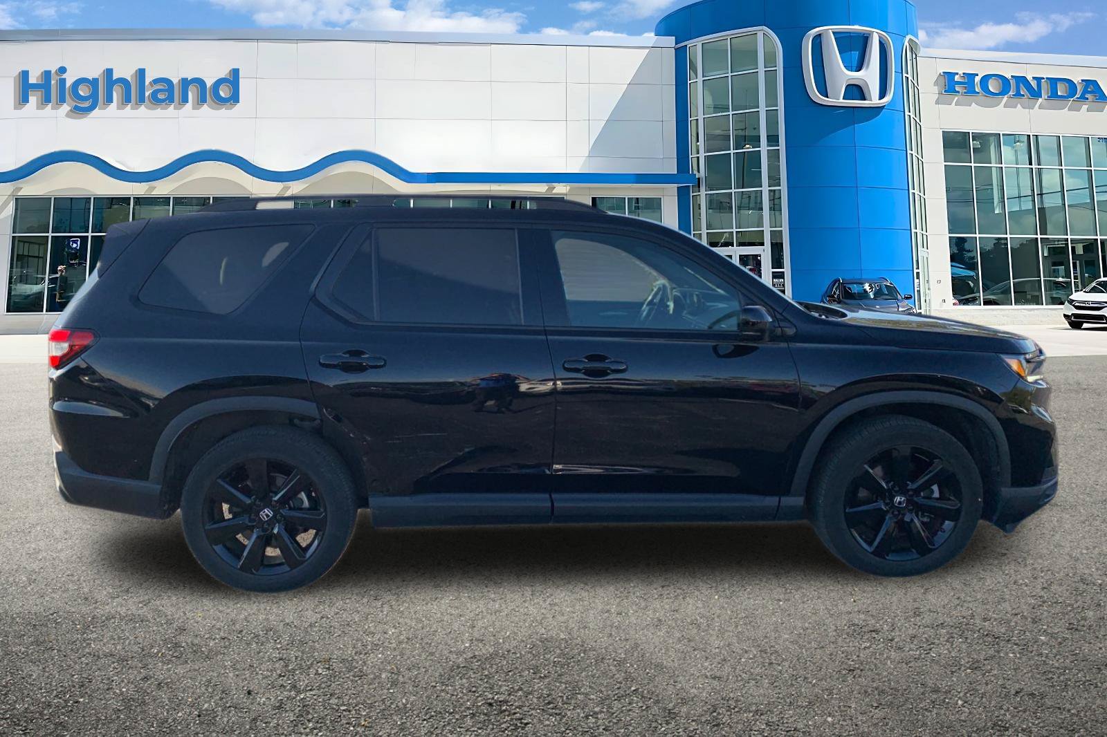 Used 2025 Honda Pilot Black Edition image 6