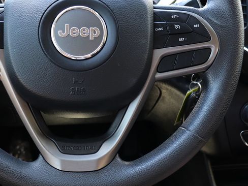 Used 2020 Jeep Cherokee Latitude FWD image 53