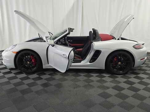 Certified 2025 Porsche 718 Boxster S RWD image 14