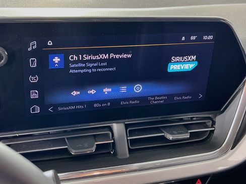 Used 2025 Chevrolet Trax LT w/ LT Convenience Package FWD image 14