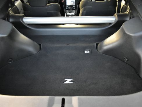 Used 2015 Nissan 370Z Coupe image 38