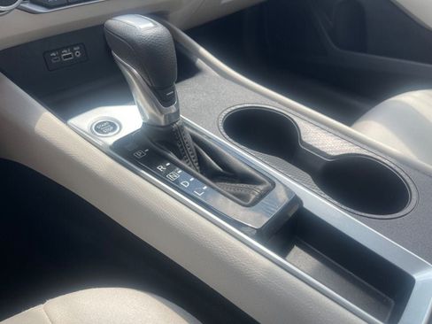 Used 2025 Nissan Altima 2.5 SV FWD image 18