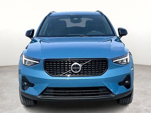 Used 2025 Volvo XC40 B5 Plus image 5