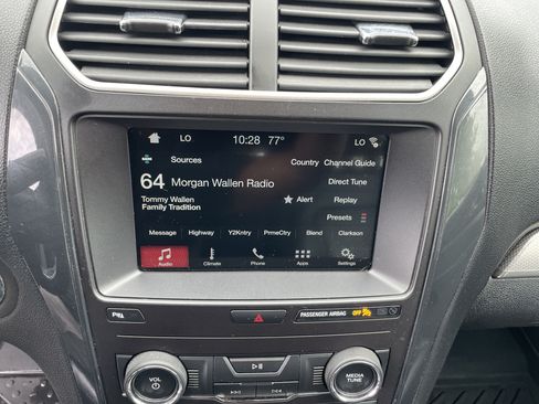 Used 2018 Ford Explorer XLT w/ Equipment Group 202A AWD/4WD image 22