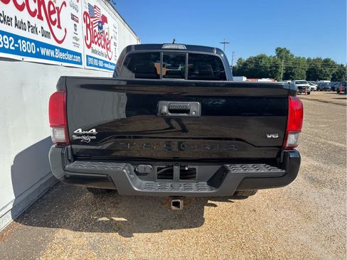 Used 2020 Toyota Tacoma SR AWD/4WD image 4