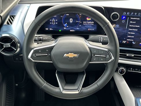 Used 2025 Chevrolet Equinox EV LT image 19