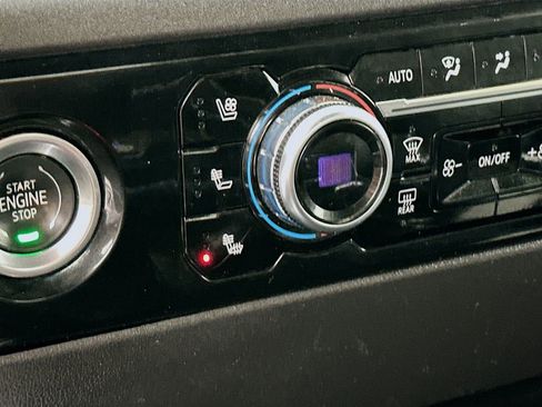 Used 2022 GMC Sierra 1500 SLT w/ SLT Convenience Package image 30