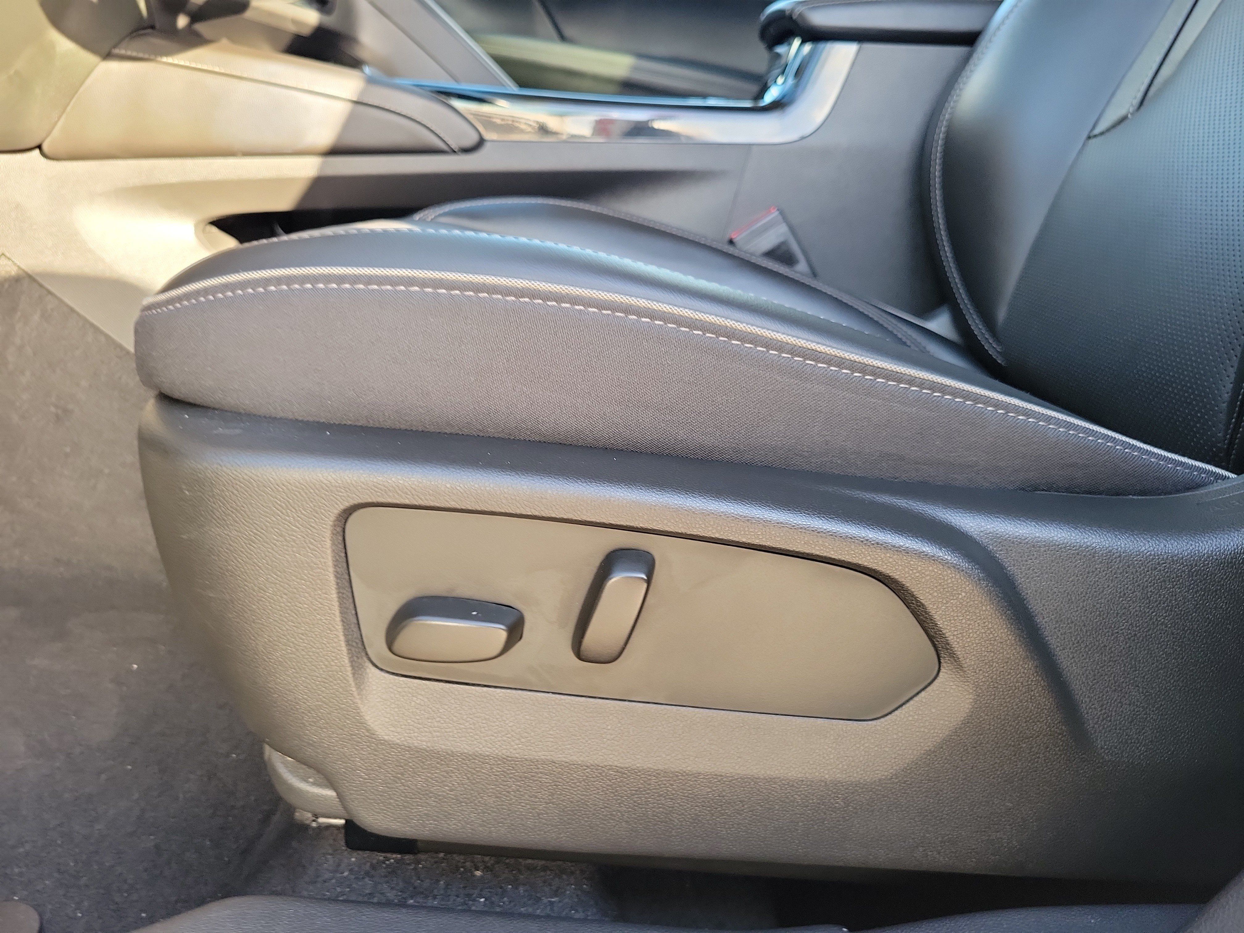 Used 2023 Buick Envision Essence FWD image 12