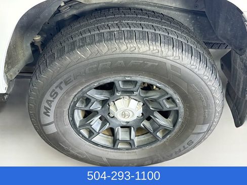 Used 2023 Toyota 4Runner SR5 Premium w/ Moonroof Package RWD image 32