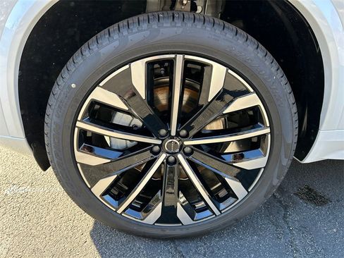 New 2026 Volvo XC90 B6 Plus w/ Protection Package Premier image 8