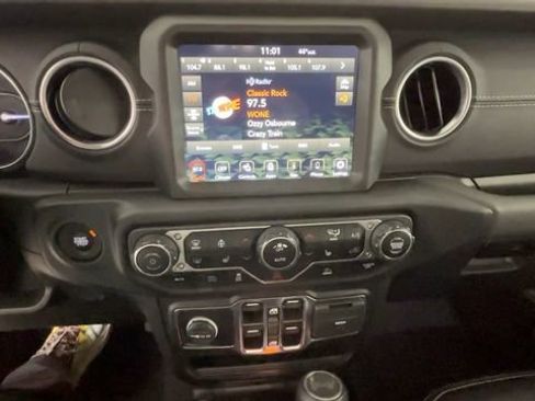 Used 2023 Jeep Wrangler Unlimited Sahara w/ Cold Weather Group AWD/4WD image 30