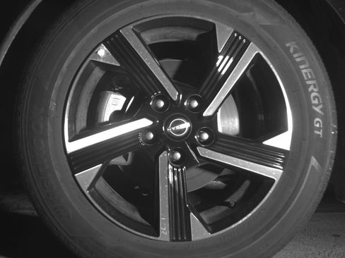 Used 2025 Nissan Sentra SV FWD image 12