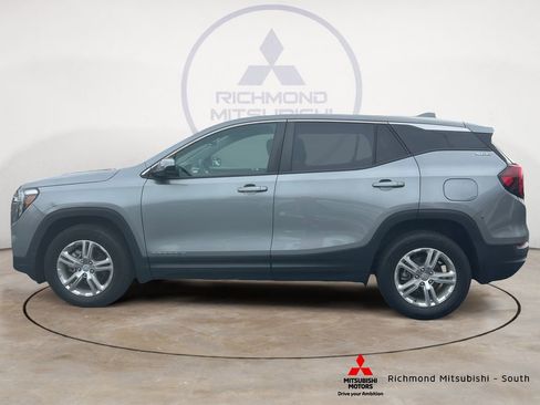 Used 2023 GMC Terrain SLE w/ LPO, Floor Liner Package FWD image 6