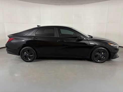Used 2023 Hyundai Elantra SEL FWD image 9