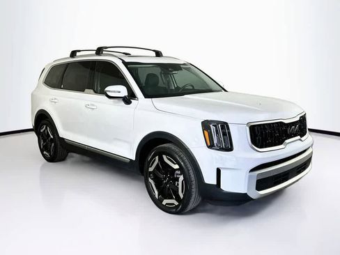 Used 2024 Kia Telluride EX w/ EX Captain's Chair Package FWD image 23