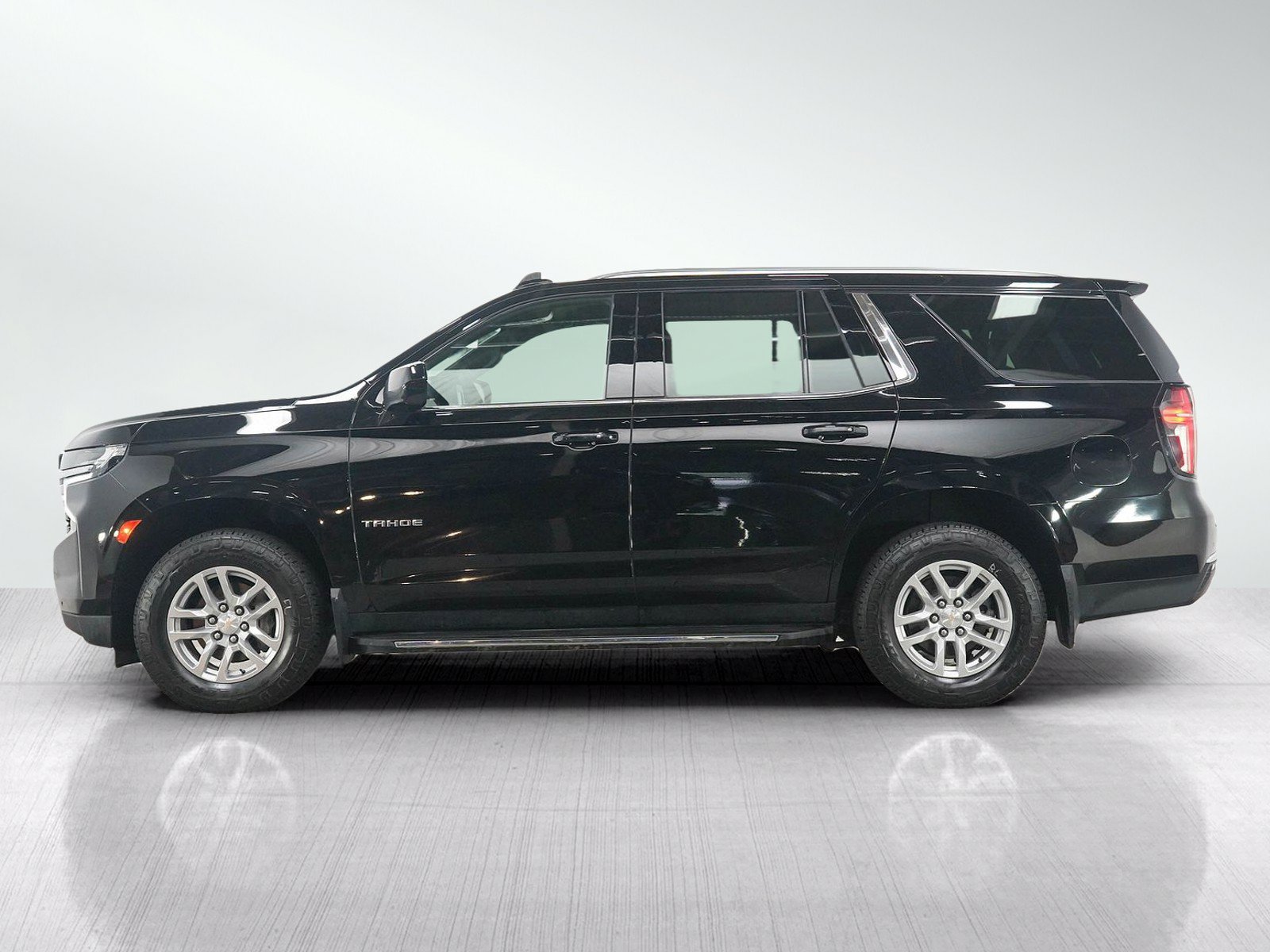 Used 2023 Chevrolet Tahoe LS AWD/4WD image 2