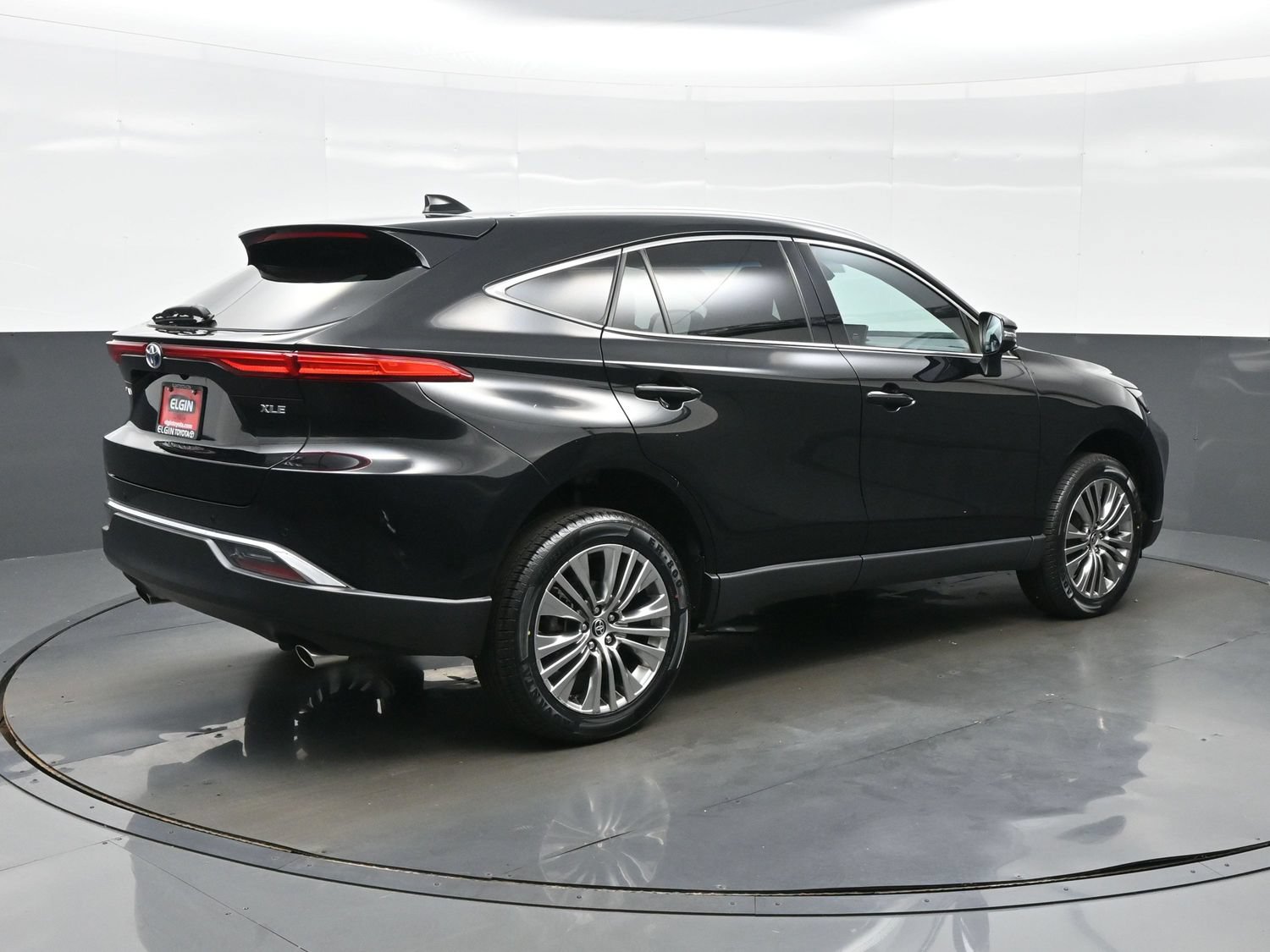 Used 2024 Toyota Venza XLE AWD/4WD image 6