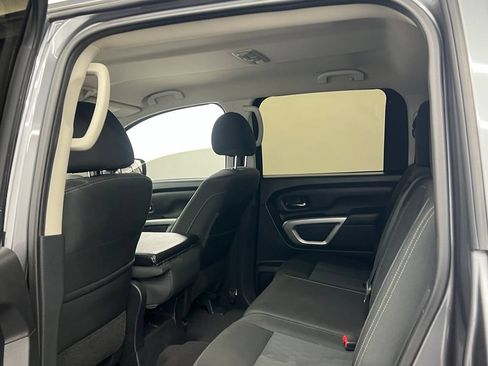 Used 2018 Nissan Titan SV RWD image 11