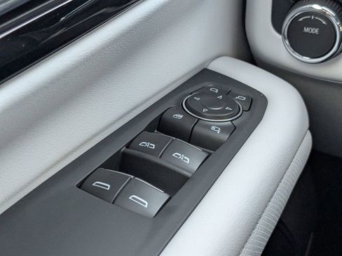 New 2025 Chevrolet Suburban Premier image 29