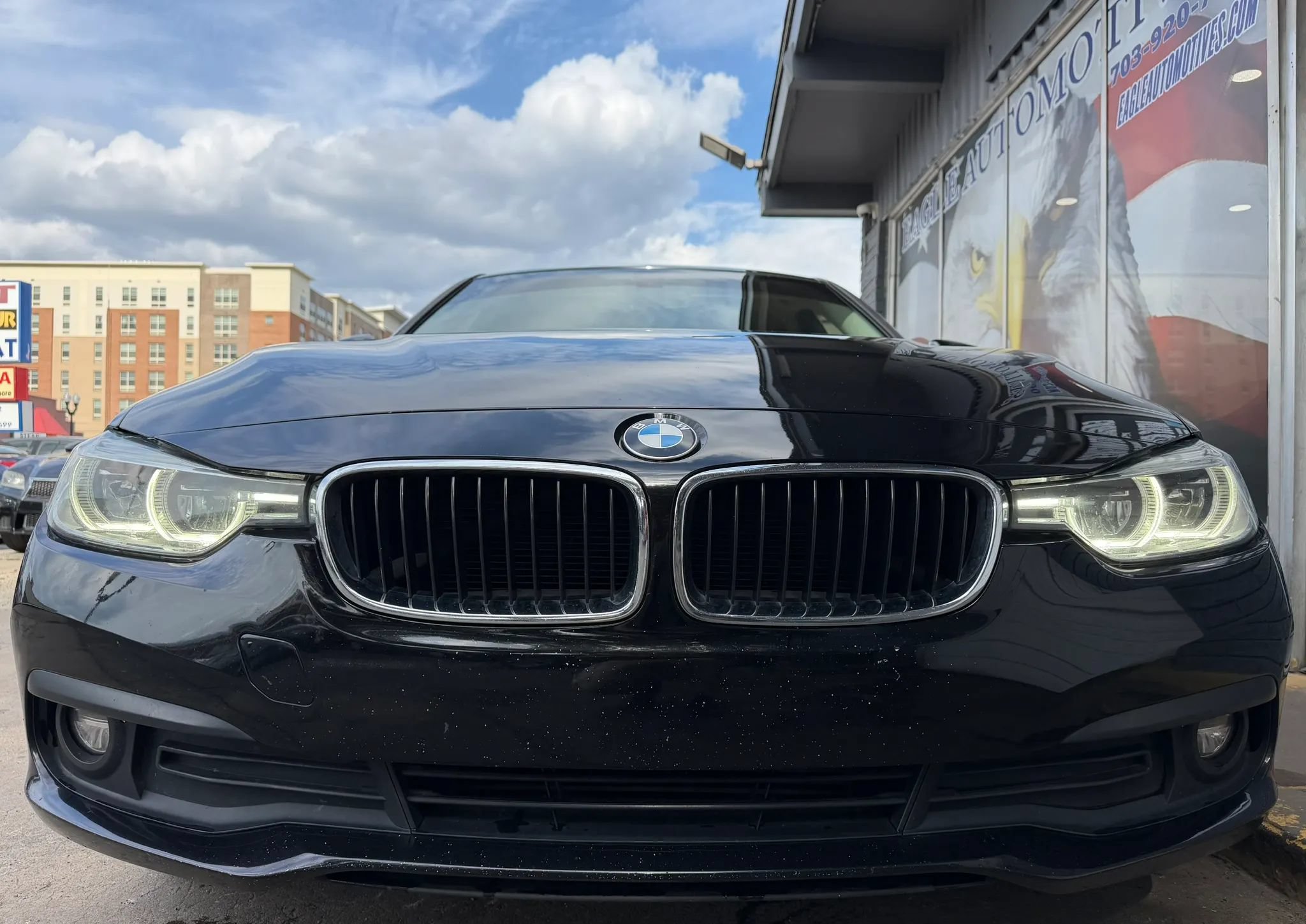 Used 2018 BMW 320i xDrive Sedan AWD/4WD image 8