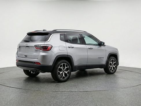 Used 2025 Jeep Compass Limited AWD/4WD image 9