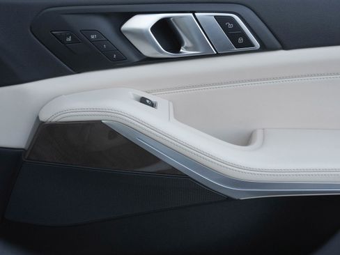 Certified 2022 BMW X5 xDrive40i w/ Luxury Seating Package image 27