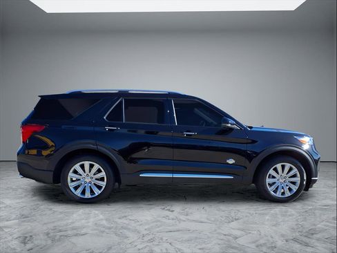 Used 2022 Ford Explorer King Ranch w/ Technology Package image 8
