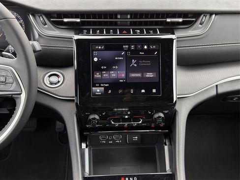 New 2025 Jeep Grand Cherokee L Altitude image 14