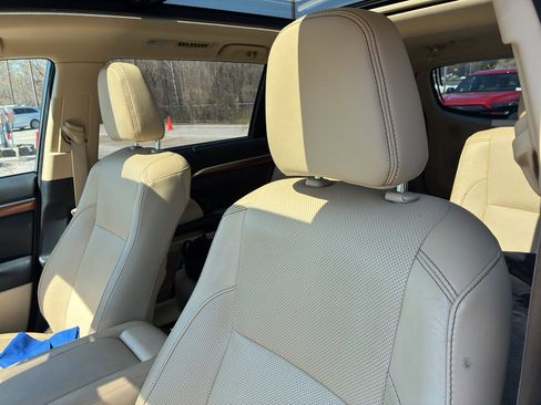 Used 2017 Toyota Highlander Limited Platinum image 8