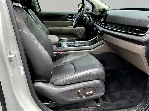 Certified 2025 Kia Carnival EX FWD image 26