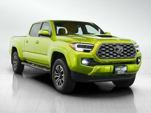 Used 2023 Toyota Tacoma TRD Sport w/ TRD Premium Sport Package AWD/4WD image 7