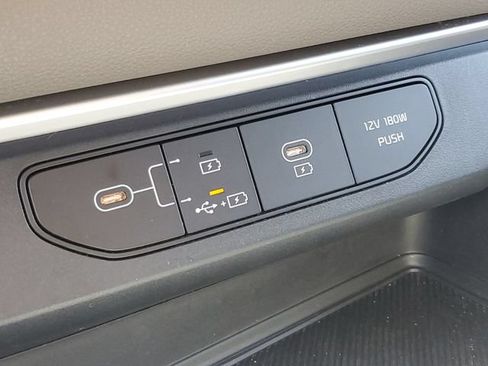 Used 2025 Kia Carnival FWD image 29