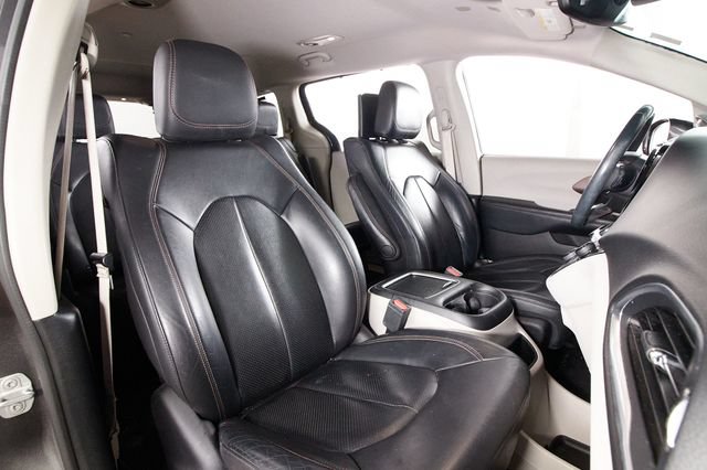 Used 2018 Chrysler Pacifica Touring-L Plus FWD image 22