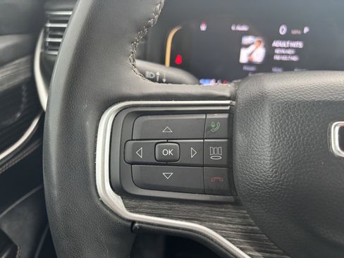 Used 2024 Jeep Wagoneer L Series II RWD image 16