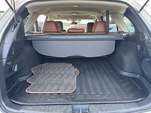 Used 2019 Subaru Outback 2.5i Touring image 11