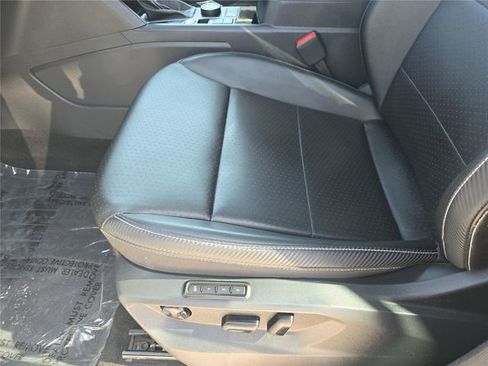 Used 2022 Volkswagen Atlas Cross Sport SEL R-Line AWD/4WD image 18
